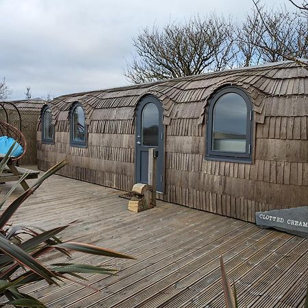 فيلا Clotted Cream -Lydcott Glamping, Cornish Sea Views لوي المظهر الخارجي الصورة